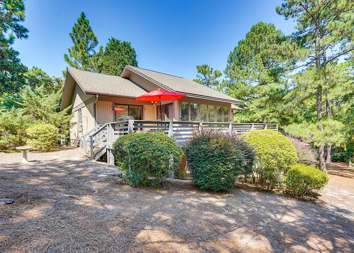 Pinehurst Home: Fire Pit, Bbq + Golf Course View!